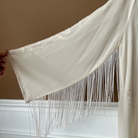 LUSH Women’s Fringe Embroidered Kimono Coverup Size Medium Bohemium Tulum Yacht - Picture 4 of 8